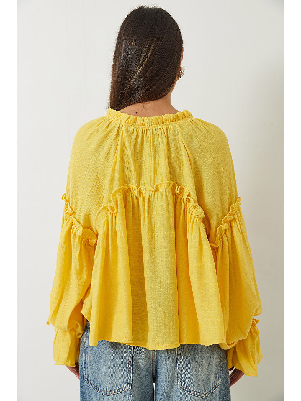 Sarı Kadın Bağlama Detaylı Balon Kol Salaş Gofre Bluz-5