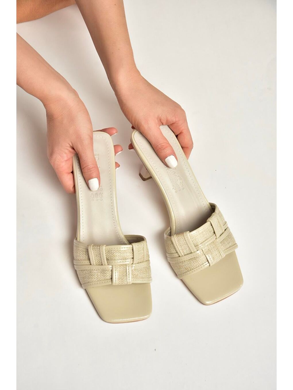 Bej Kadın Terlik Y820500209-2