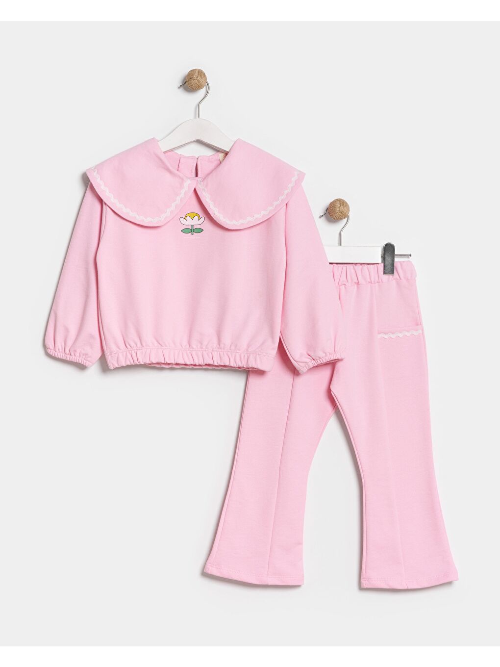 Kız Çocuk Pamuklu Pembe Çiçek Nakışlı Geniş Yaka Sweat Ve Volan Paça Pantolon Takım