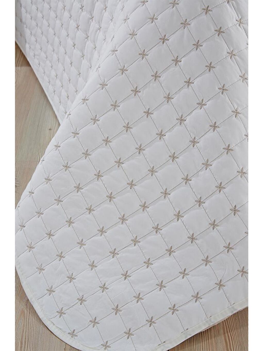 Ekru Yıldız Tek Kişilik Kapitoneli Yatak Örtüsü Krem-1