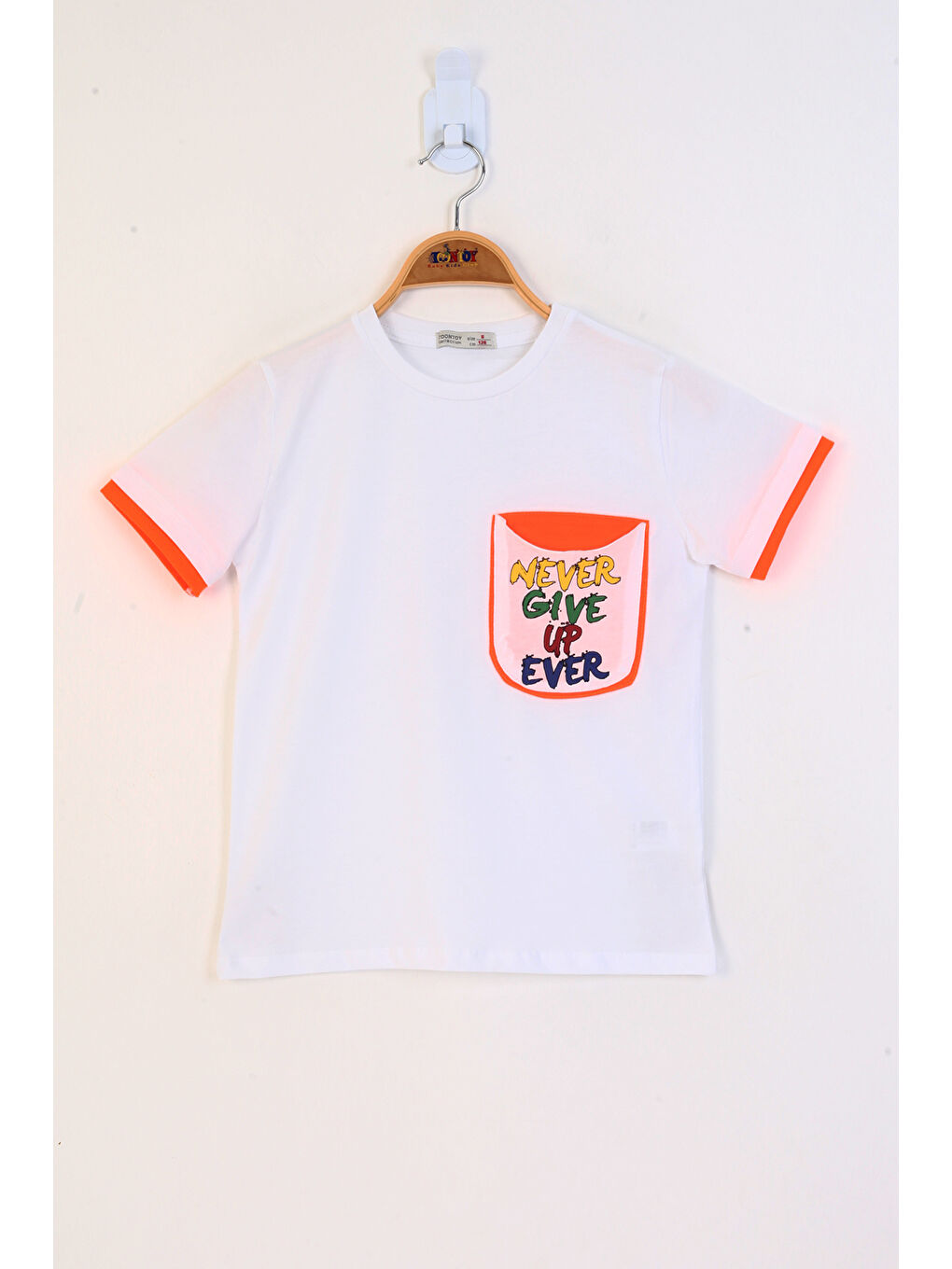 Beyaz Erkek Çocuk Cep Detaylı Baskılı Tişört