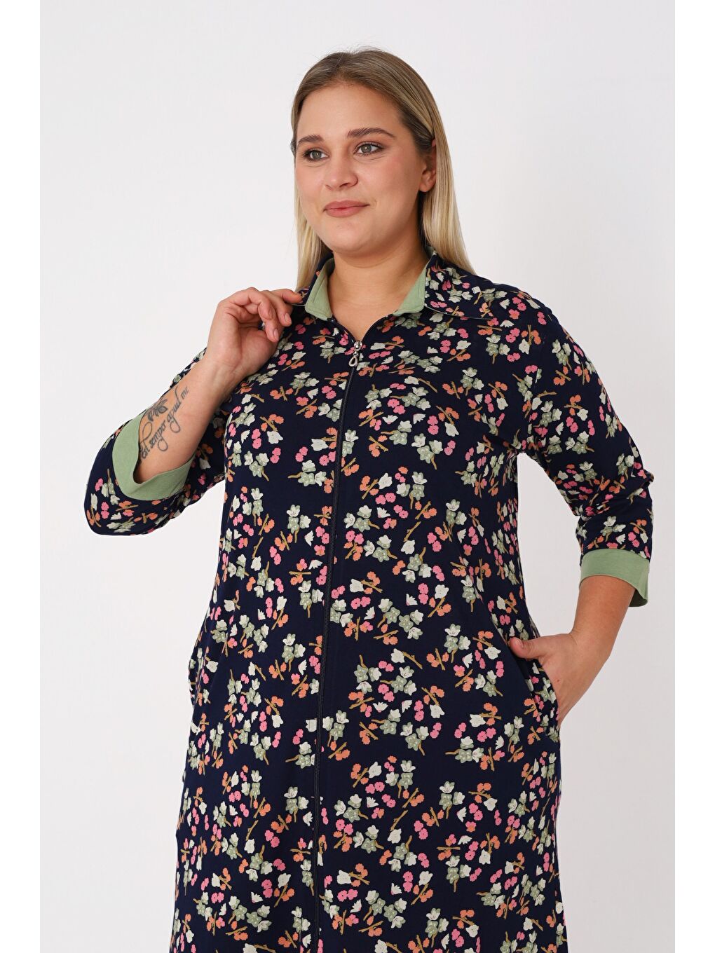 Lacivert Desenli Boydan Fermuarlı Biyeli Cepli Pamuklu Büyük Beden Truvakar Kollu Elbise-4