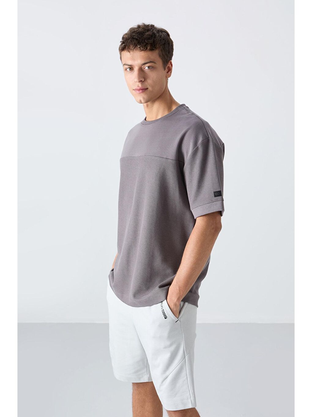 TOMMYLIFE Koyu Gri Pamuklu Kalın Yüzeyi Dokulu Oversize Fit Basic Erkek T-Shirt - 88340 - 3