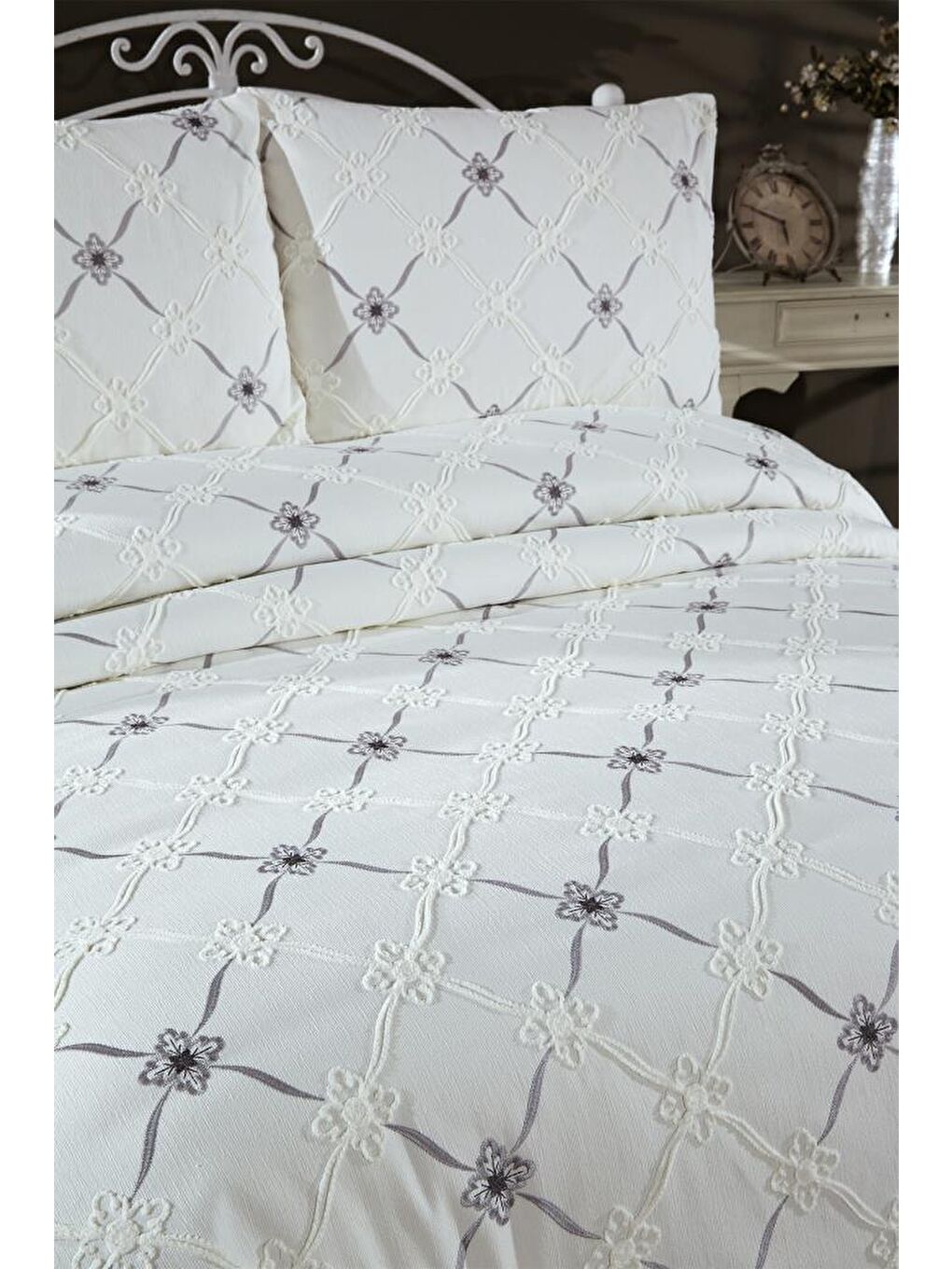 Karışık Kanola Nakışlı Şönil 3 Parça Çift Kişilik Yatak Örtüsü-1