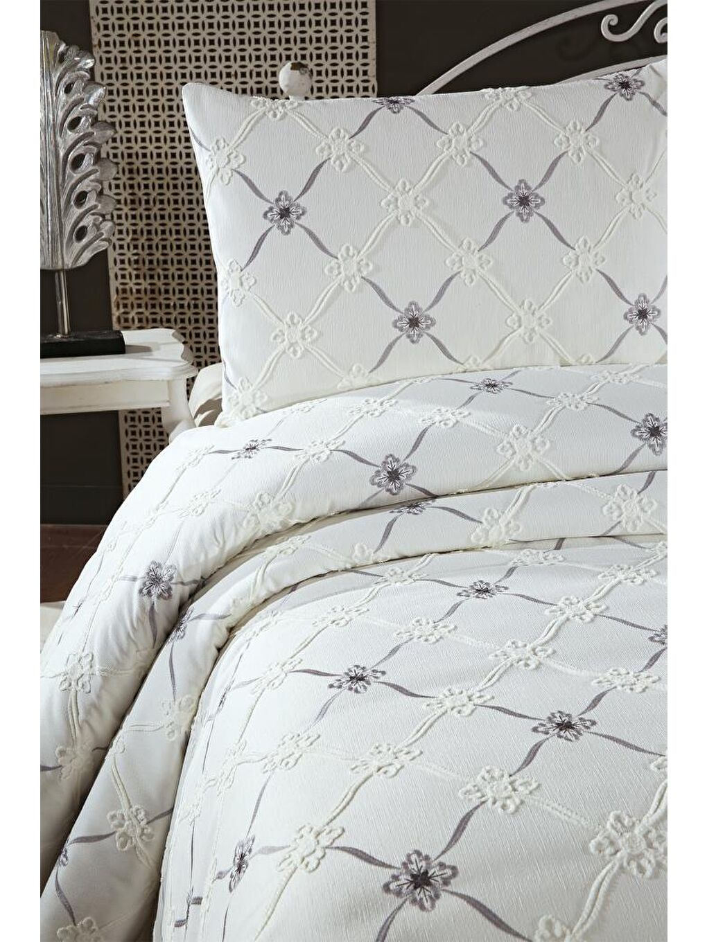 Karışık Kanola Nakışlı Şönil 3 Parça Çift Kişilik Yatak Örtüsü-3