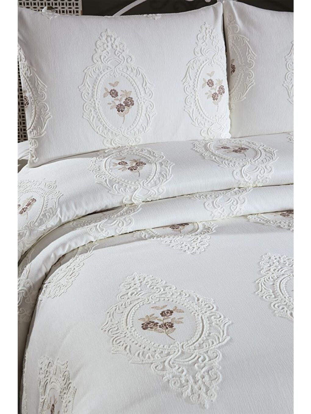 Gardenlove Nakışlı Şönil 3 Parça Çift Kişilik Yatak Örtüsü Bej-1