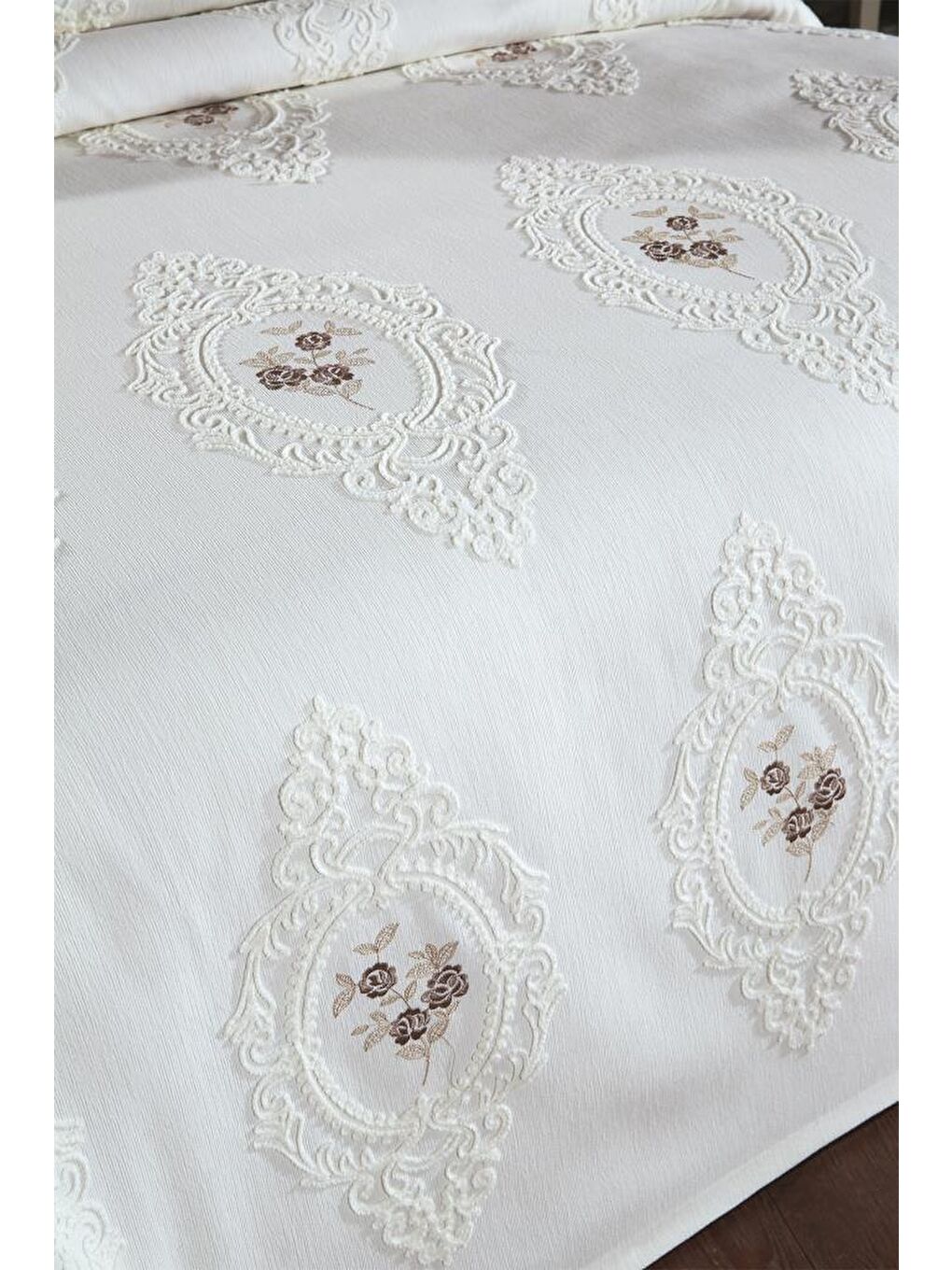 Gardenlove Nakışlı Şönil 3 Parça Çift Kişilik Yatak Örtüsü Bej-2