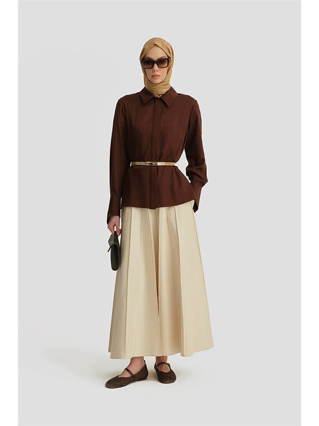 Kahverengi Önü Pilili Ayaklı Yakalı Gömlek 25Y3720 Açık Kahve-1