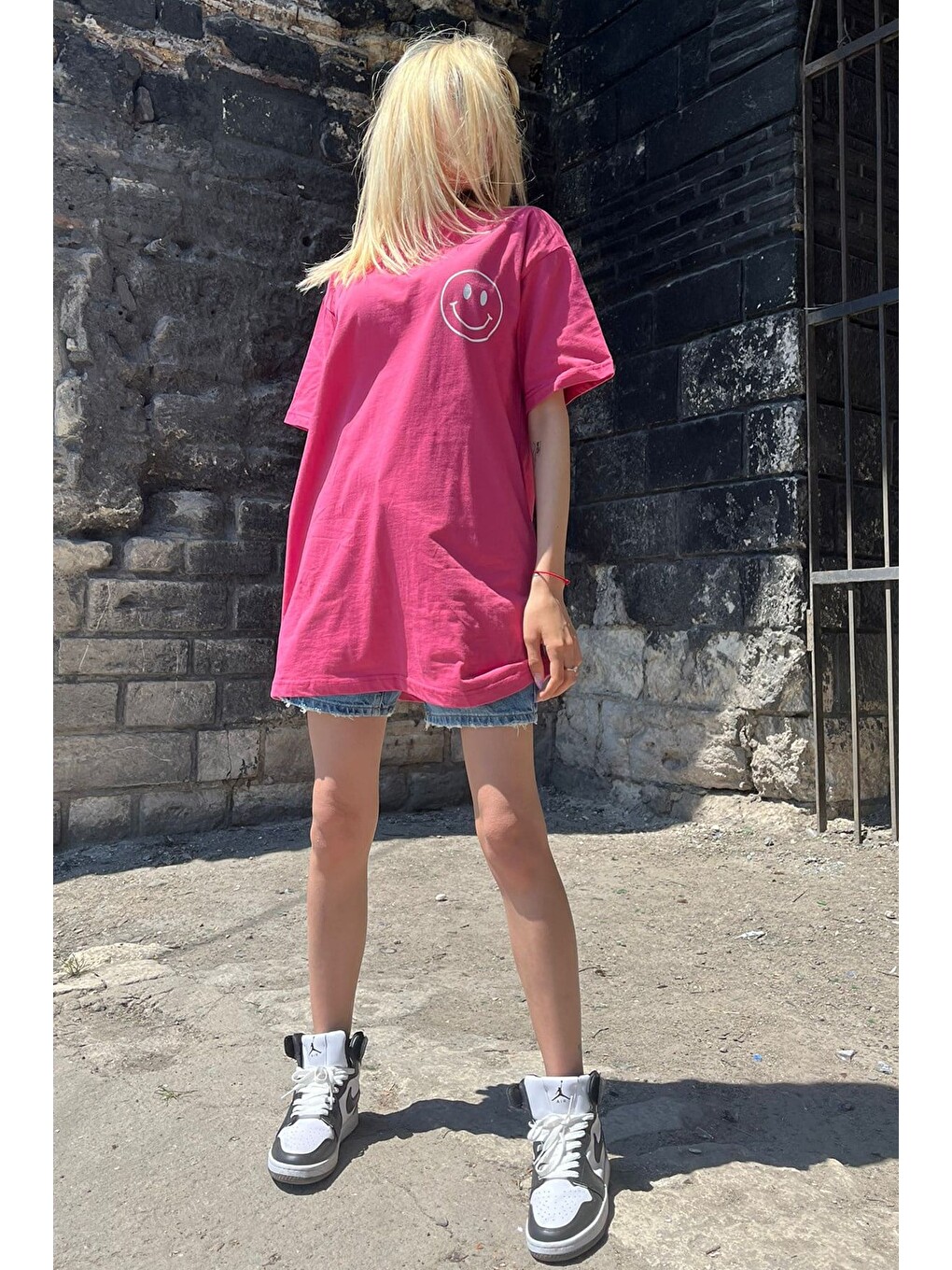 Pembe Baskılı Oversize Yuvarlak Yaka Kadın Tişört-1