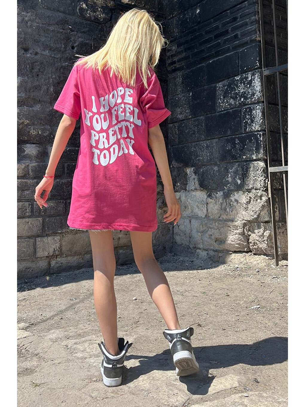 Pembe Baskılı Oversize Yuvarlak Yaka Kadın Tişört-3