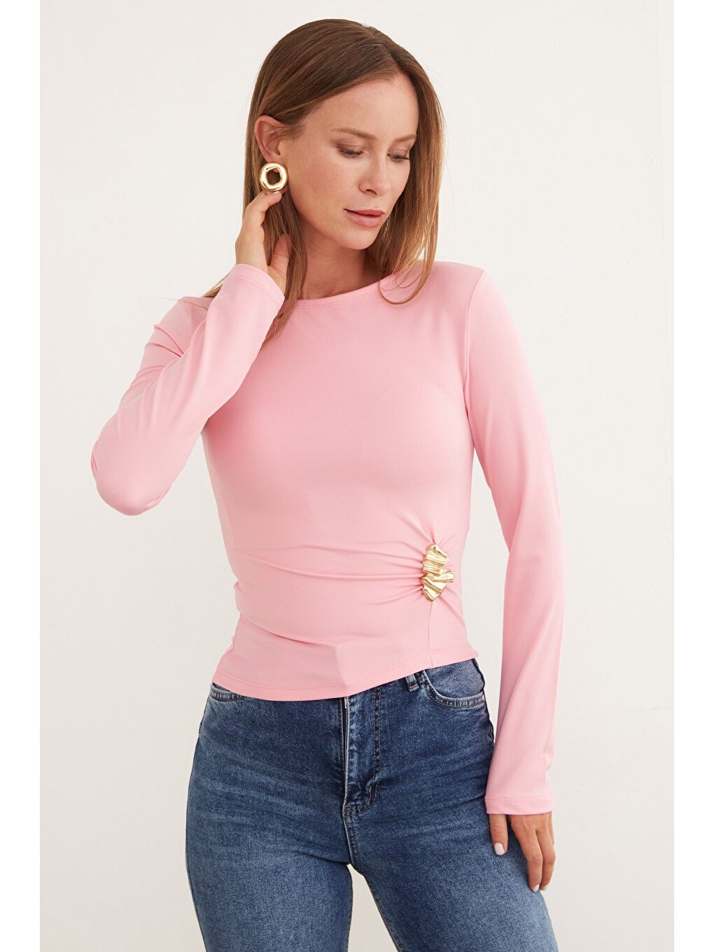 Pembe Toka Detaylı Bisiklet Yaka Bluz