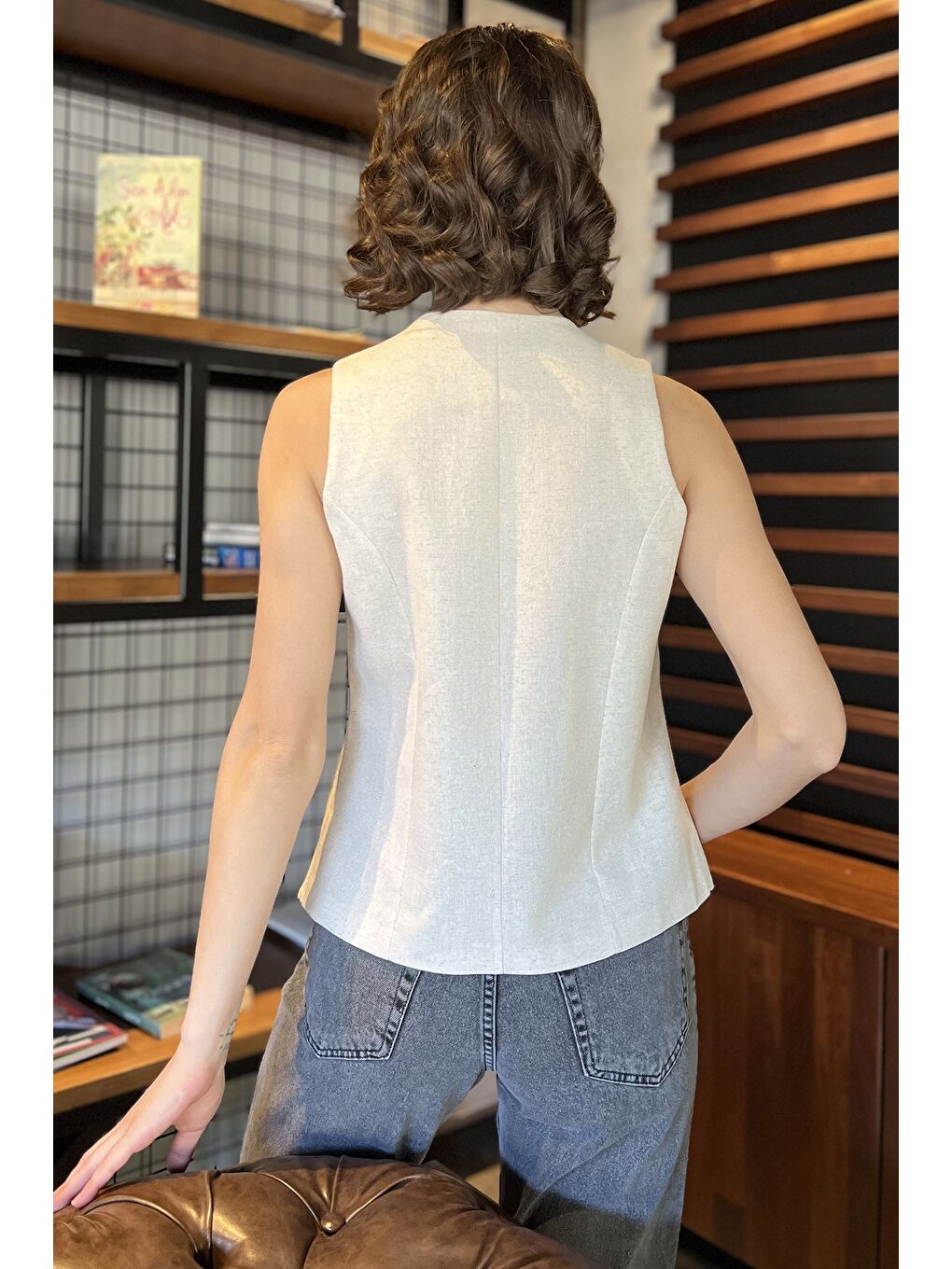 Bej Düğme Detaylı Kadın Keten Yelek-2