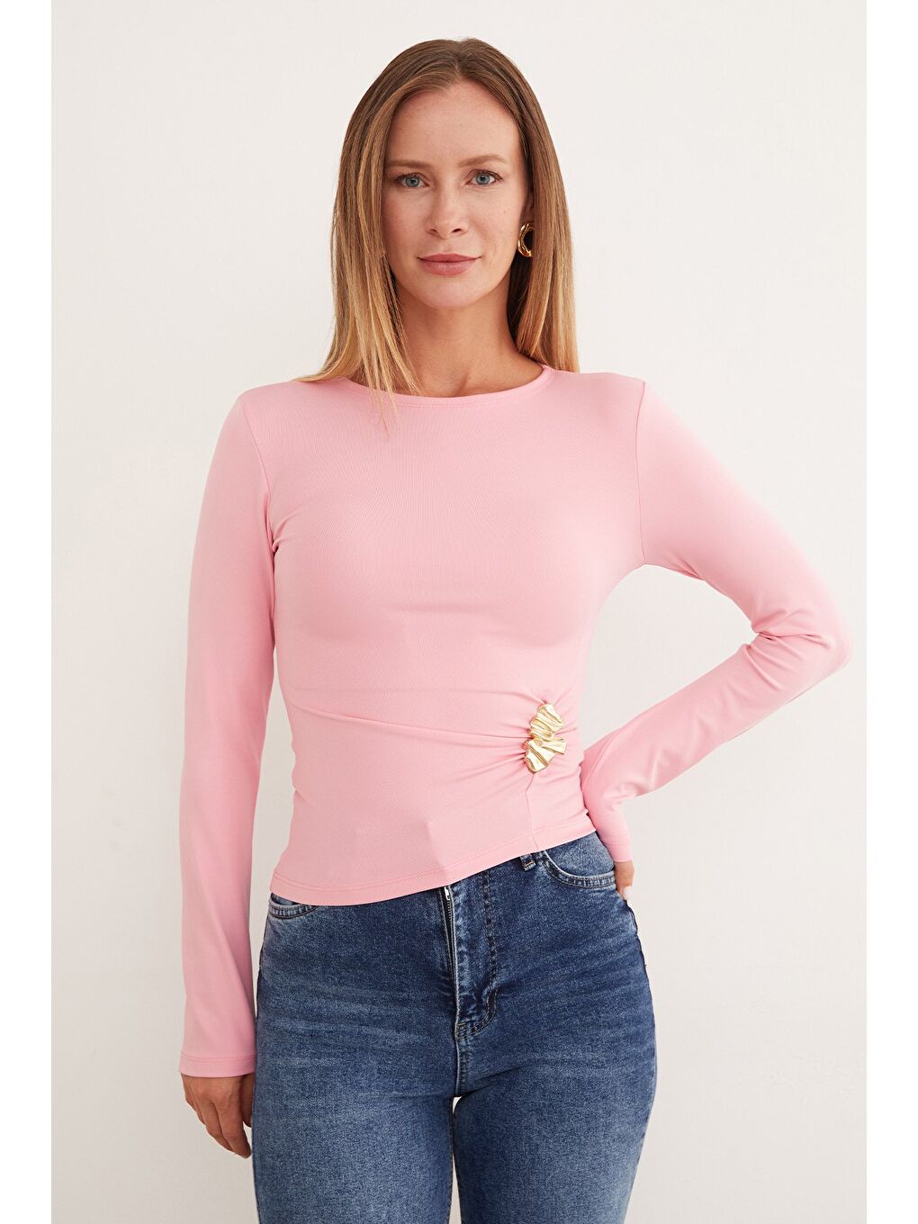 Pembe Toka Detaylı Bisiklet Yaka Bluz-1