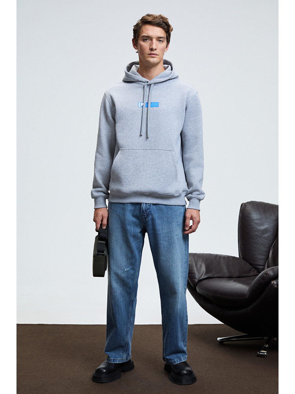 Leland Erkek Kapüşonlu Kanguru Cepli Göğsü Nakışlı Regular Fit Gri Melanj Sweatshirt-1