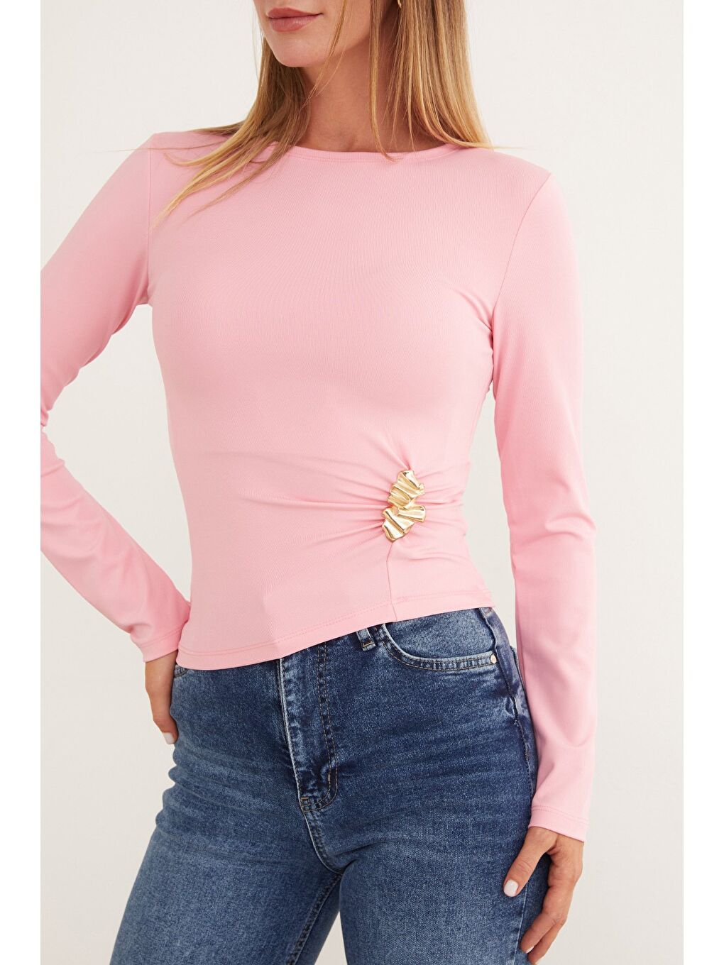 Pembe Toka Detaylı Bisiklet Yaka Bluz-4