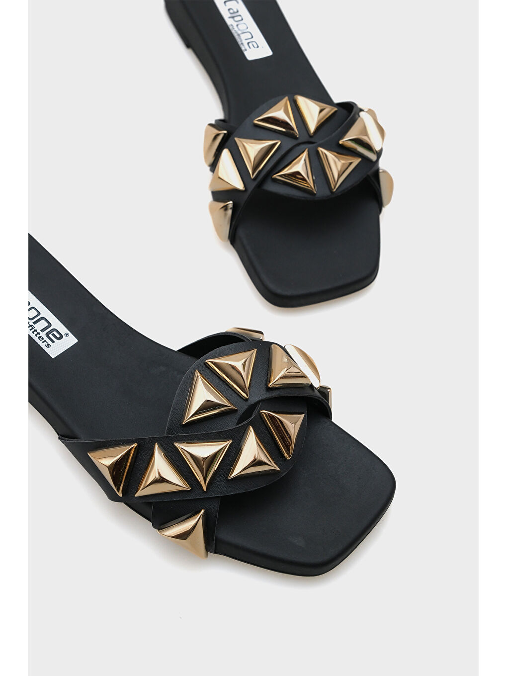 Siyah Manon Küt Burunlu Metal Aksesuarlı Kısa Topuklu Konfor Kadın Terlik-5