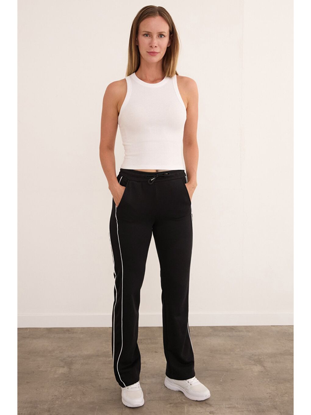 Siyah 3 İplik Yanları Şeritli Bağlamalı Eşofman Altı-2