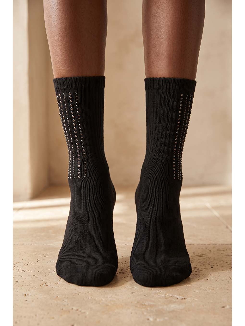 Kadın Taş Aksesuarlı Pamuklu Soket Çorap Siyah-1