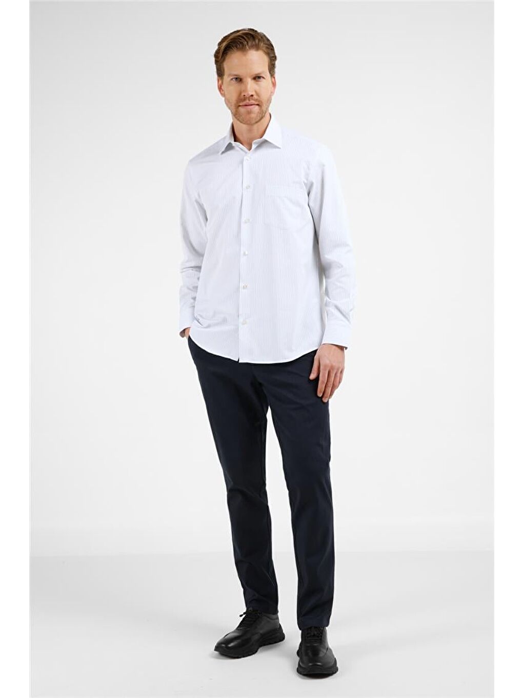 Beyaz - Gri Çizgili Desen Sert Yaka Uzun Kol Cepli Comfort Fit Pamuklu Gömlek 1004255275-1