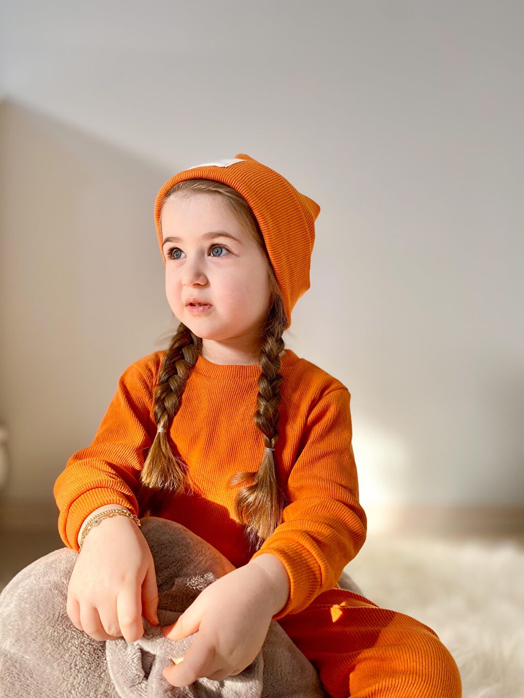 Turuncu Bereli Üçlü Takım