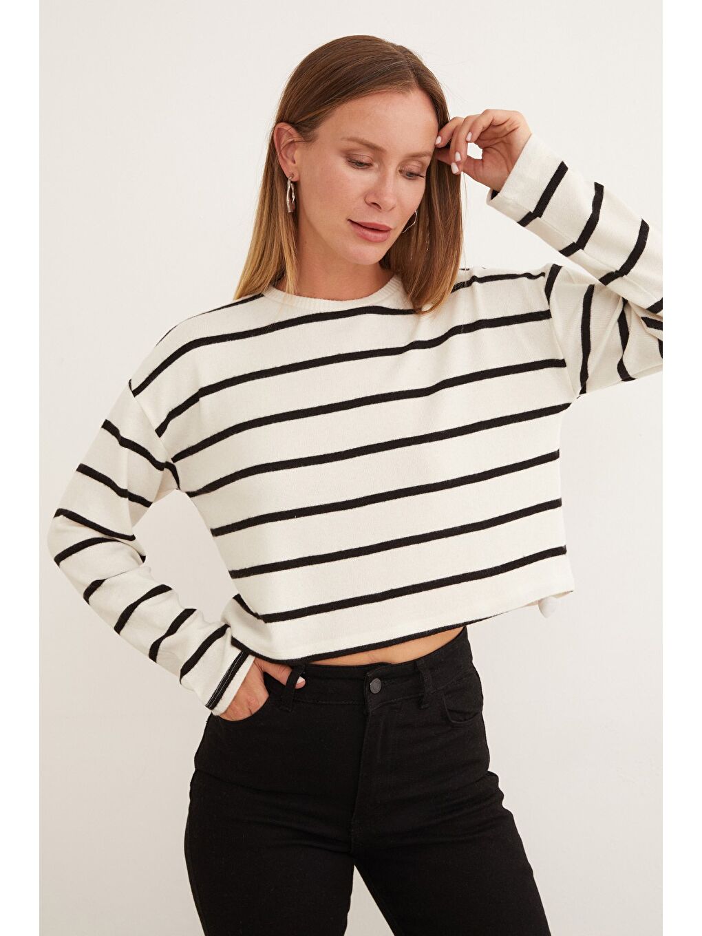 Bej Çizgili Crop Triko Bluz
