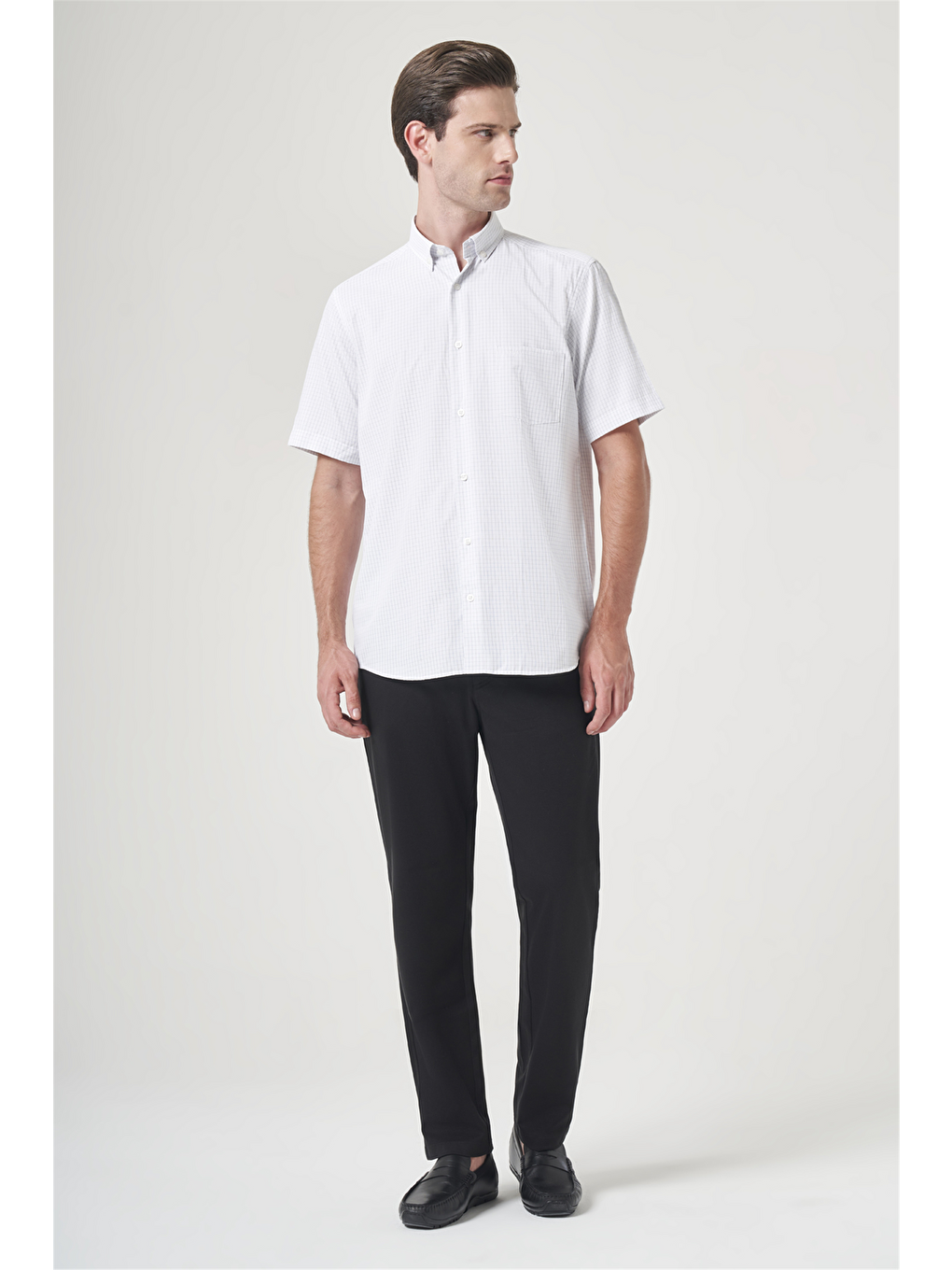 Beyaz-lacivert Düğmeli Yaka Kısa Kol Cepli Comfort Fit Pamuklu Gömlek 1004260185-1