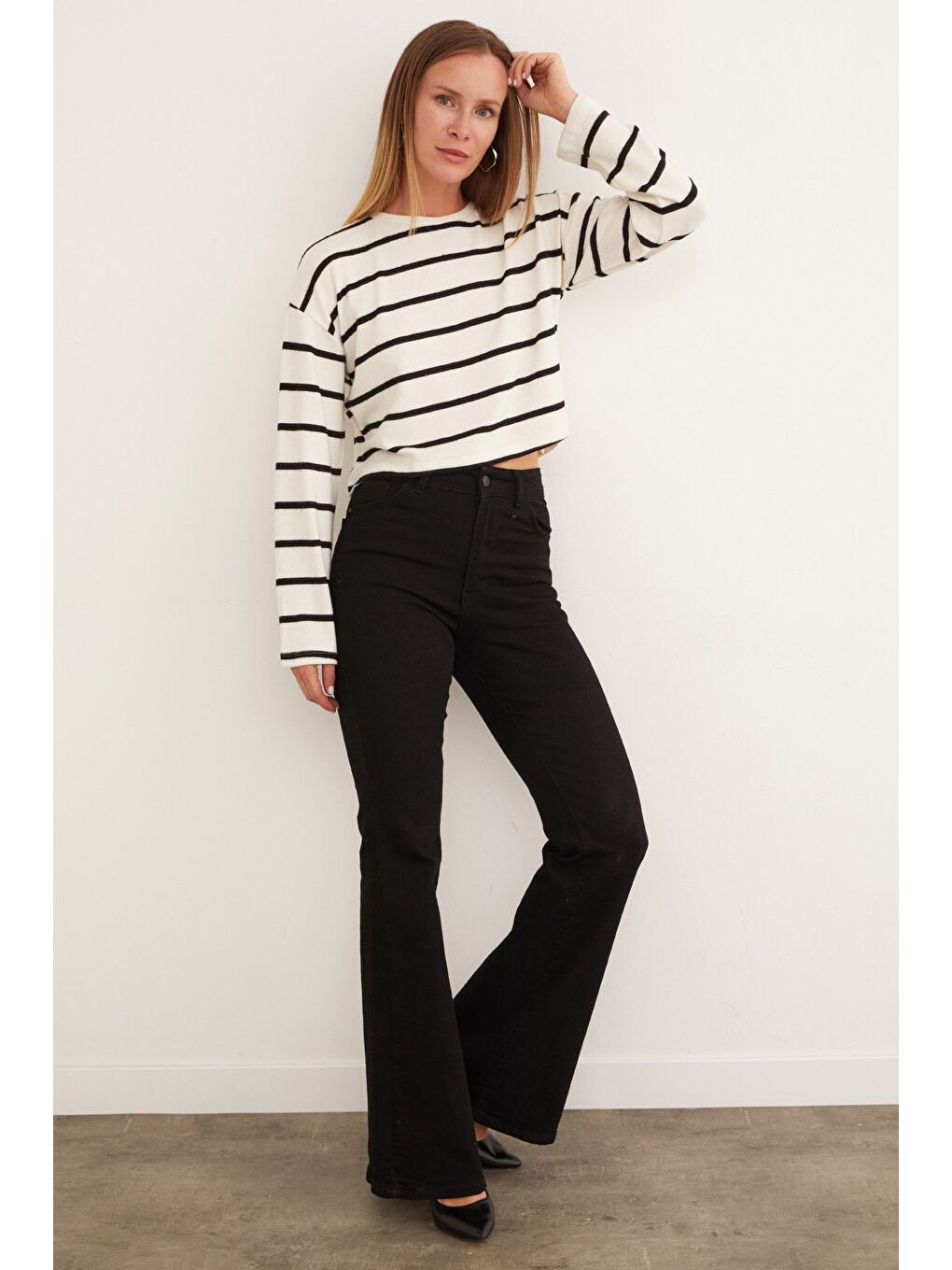 Bej Çizgili Crop Triko Bluz-2