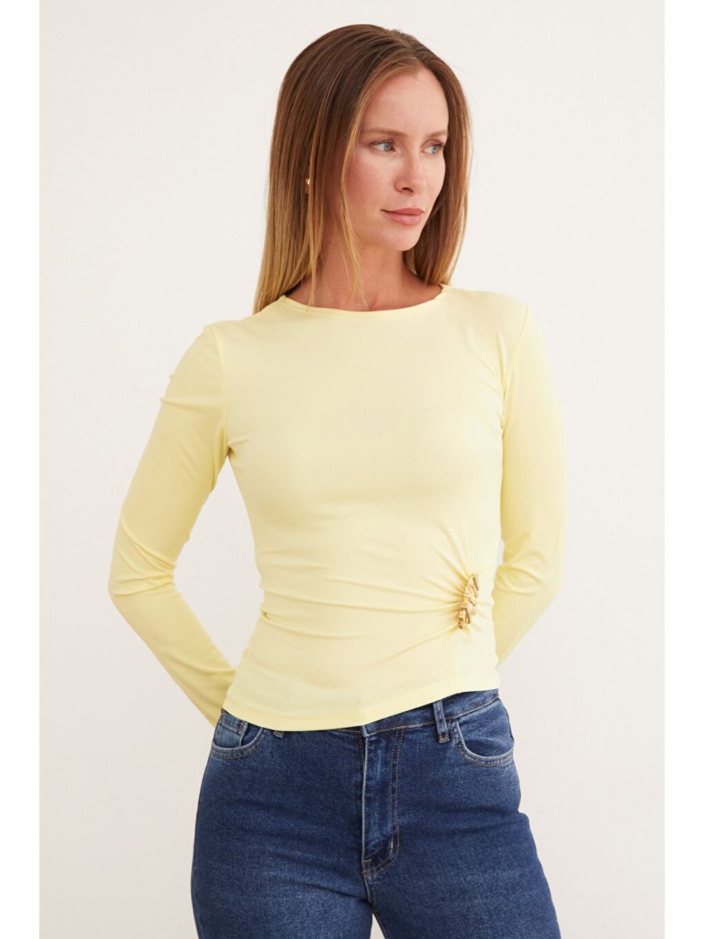 Sarı Toka Detaylı Bisiklet Yaka Bluz