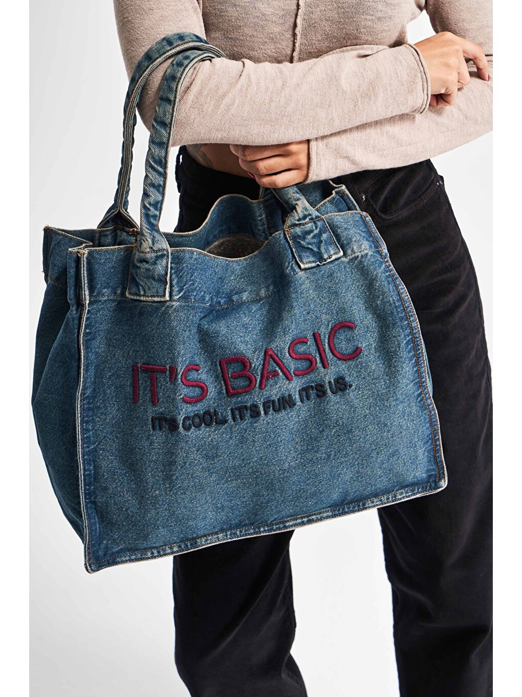 it's basic Mavi Koyu Jean Rengi Its basic Bordo Nakışlı Körüklü Askılı Denim Çanta - 1