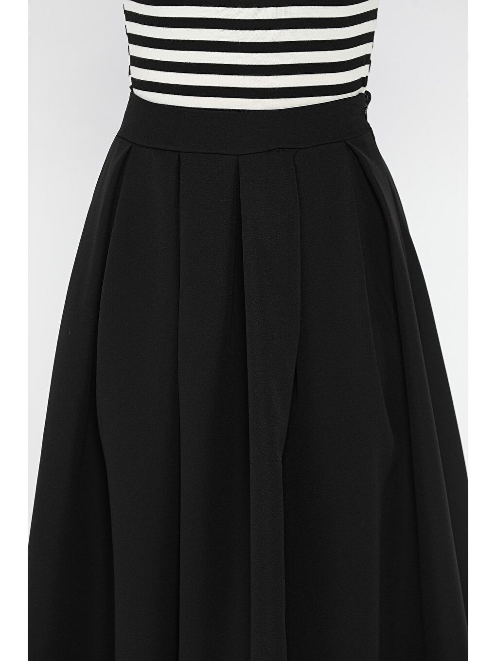 Siyah Kadın Yan Fermuarlı Pileli Etek-3