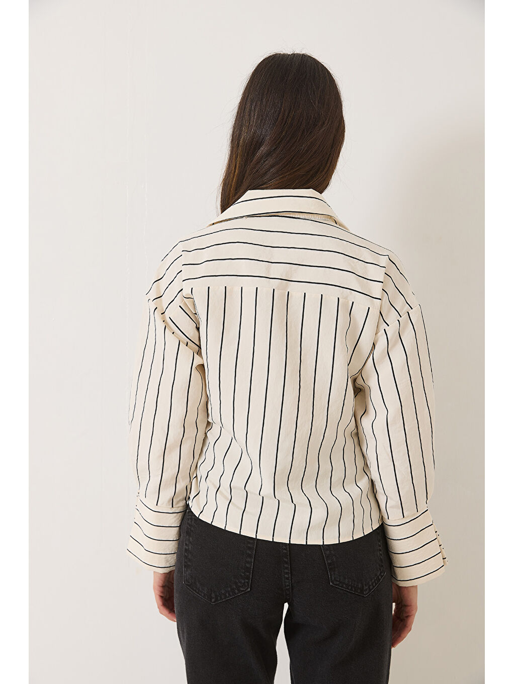 Bej Kadın Çizgili Kruvaze Yaka Yandan Bağlamalı Poplin Gömlek-5
