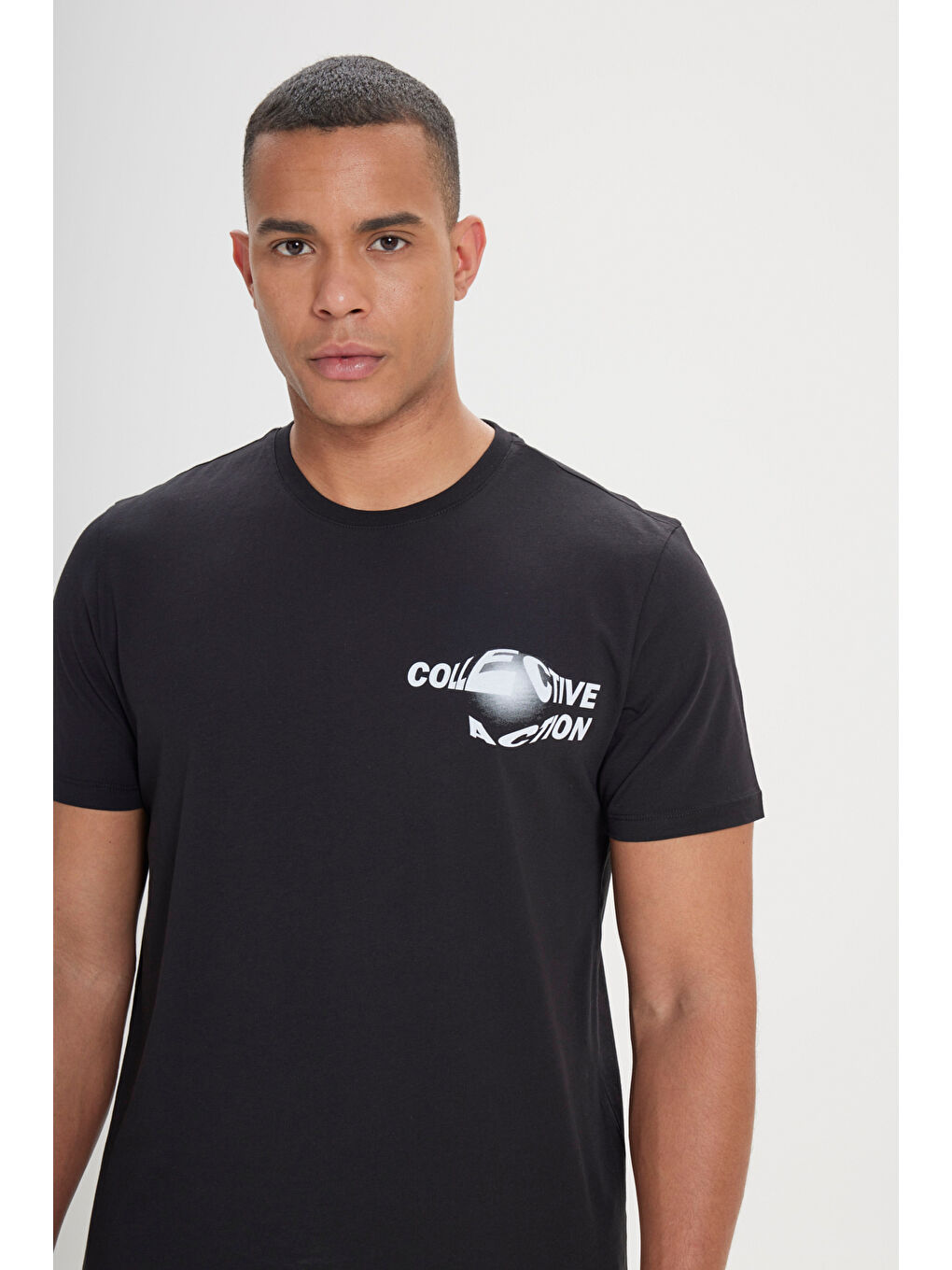 Erkek Siyah Standart Fit Normal Kesim %100 Pamuk Bisiklet Yaka Tişört-3