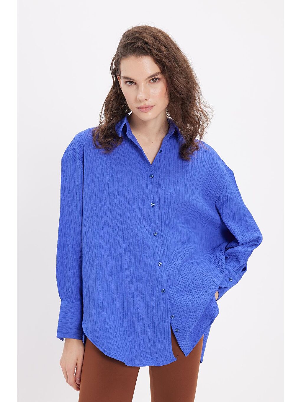 Kadın Oversize Geniş Kesim Bürümcük Pens Detaylı Uzun Kollu Dokulu Saks Mavi Gömlek-1