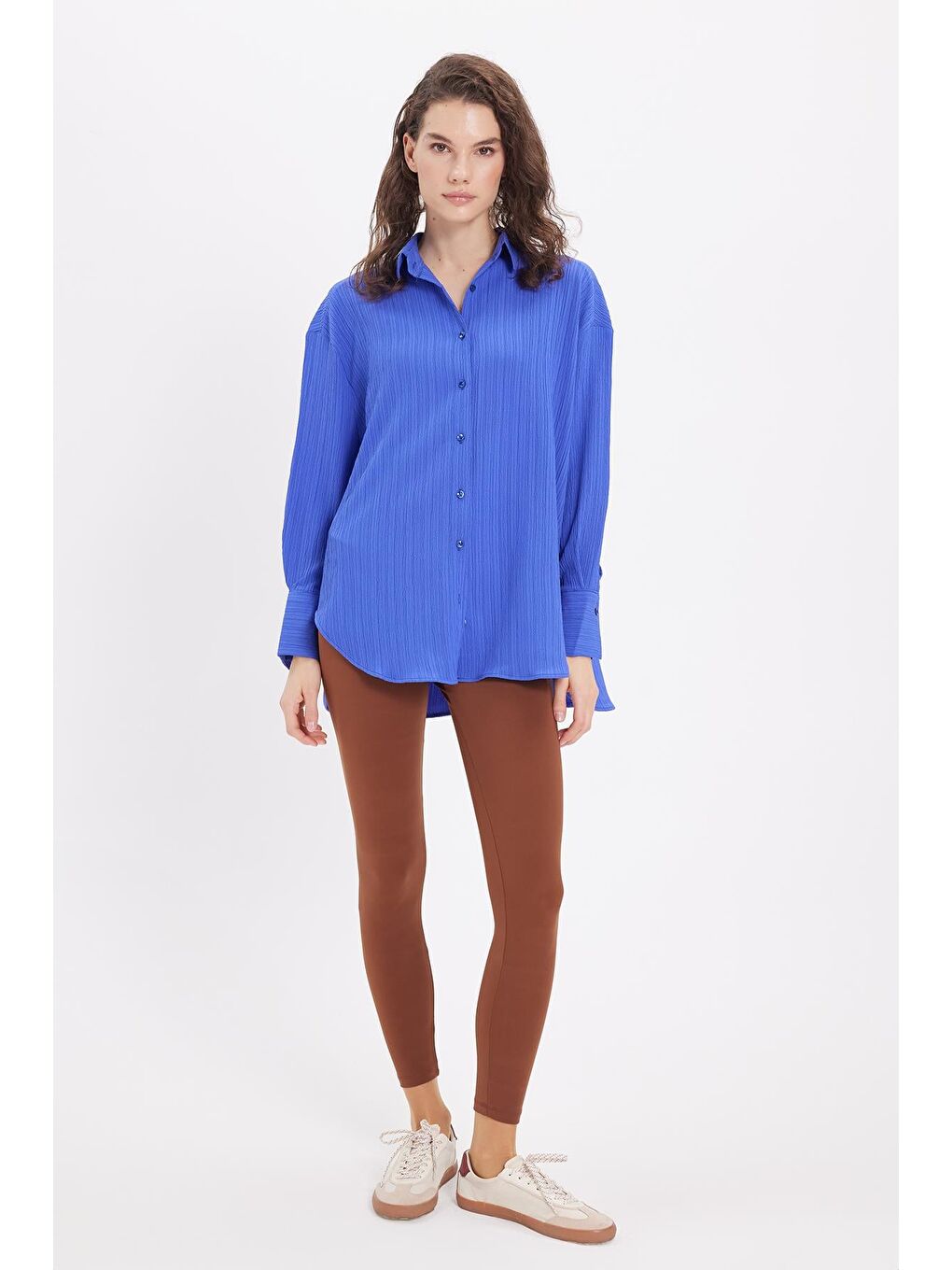 Kadın Oversize Geniş Kesim Bürümcük Pens Detaylı Uzun Kollu Dokulu Saks Mavi Gömlek-3