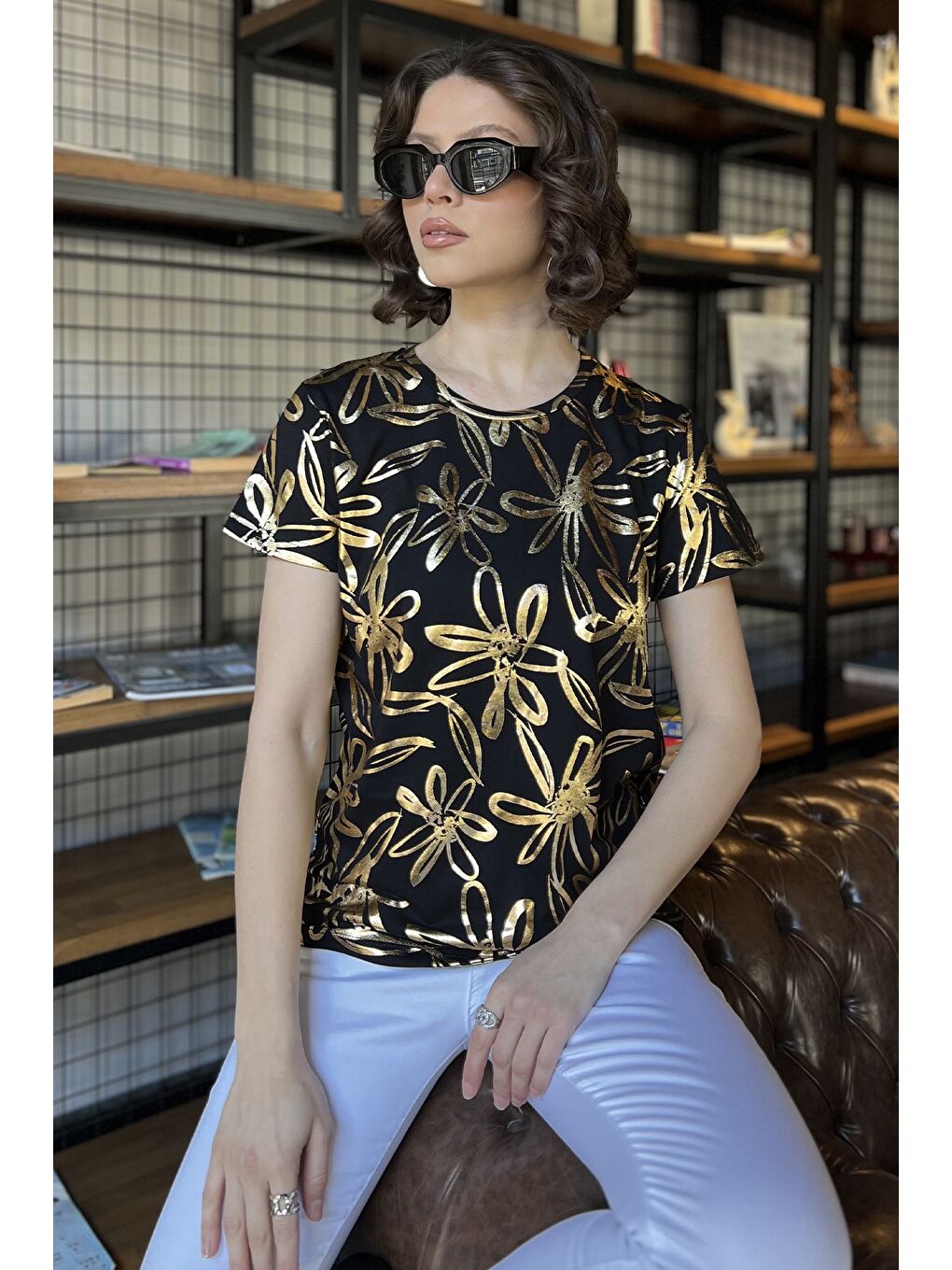 Siyah Kadın Bisiklet Yaka Varak Baskılı Tişört