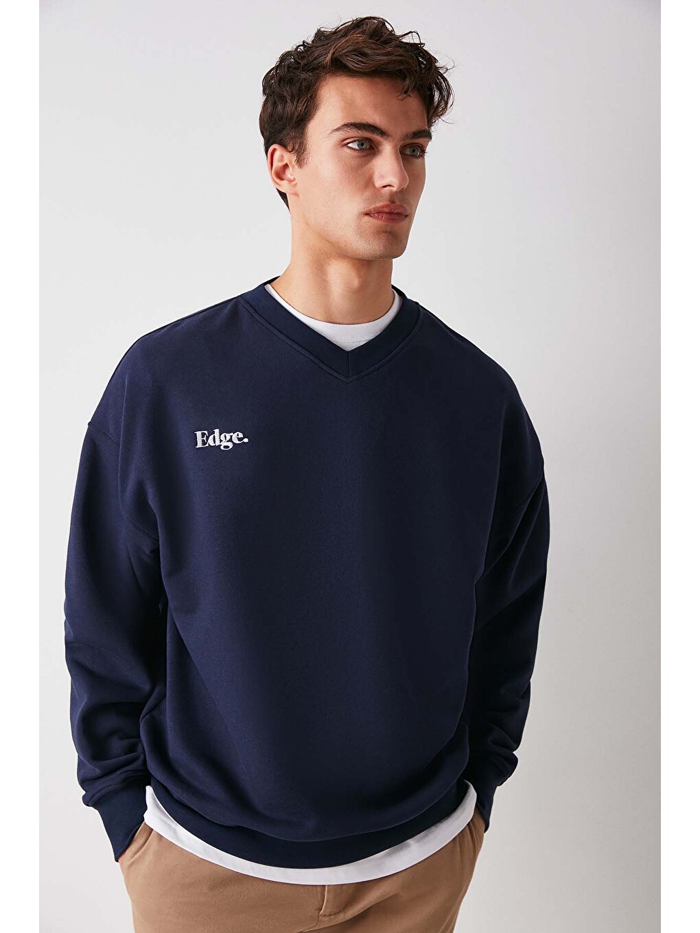 Off Erkek Organik Pamuklu Yazı Nakış Detaylı V Yakalı Içi Polarsız Oversize Lacivert Sweatshirt