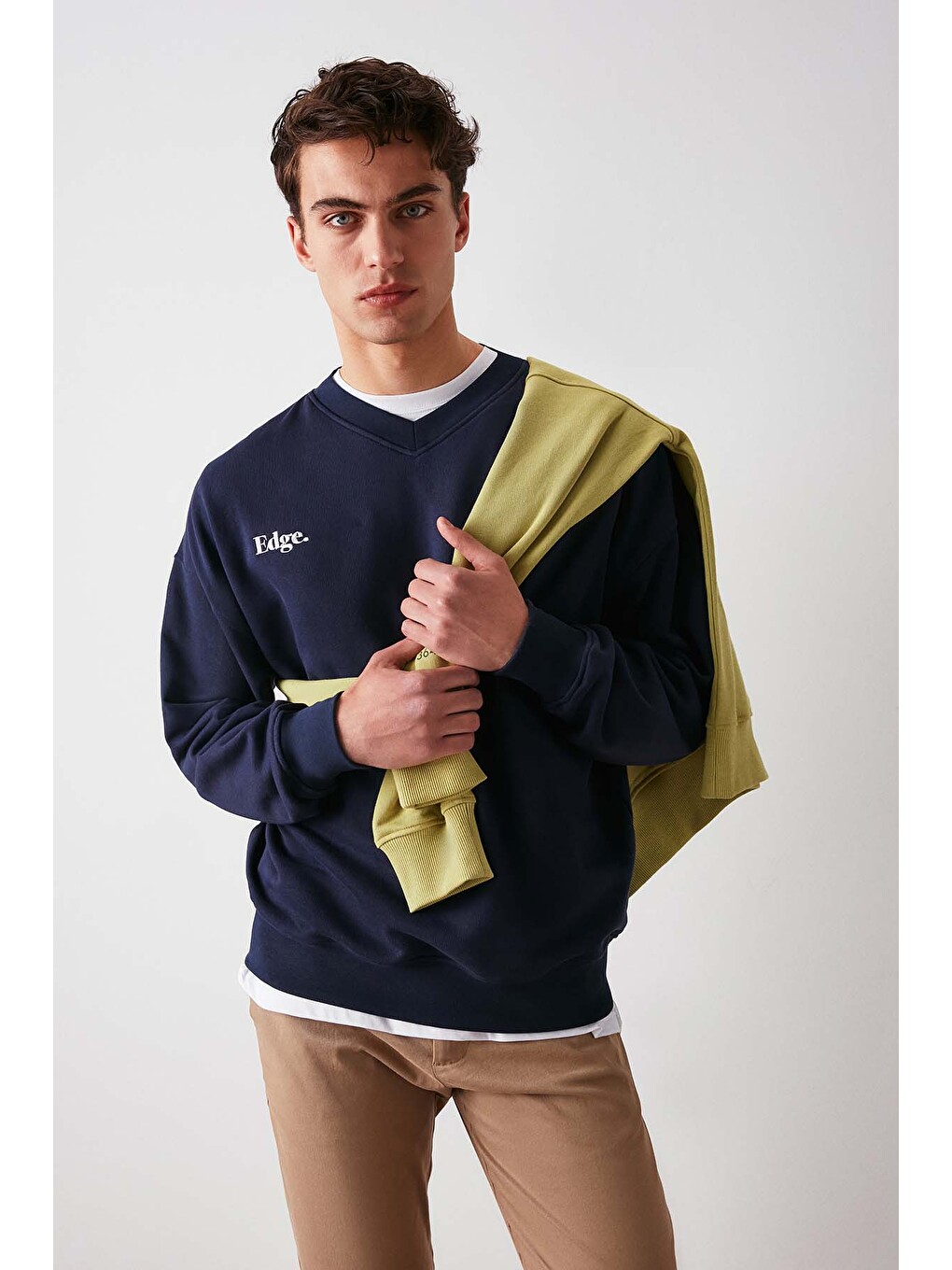 Off Erkek Organik Pamuklu Yazı Nakış Detaylı V Yakalı Içi Polarsız Oversize Lacivert Sweatshirt-3