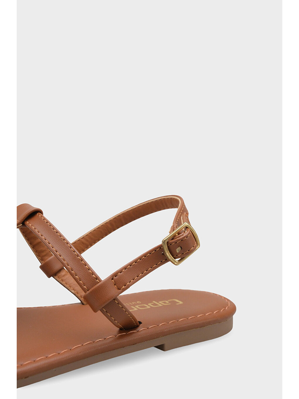 Kahverengi Celia Parmak Arası Düz Topuklu Metal Aksesuarlı Yıvarlak Burunlu Kadın Sandalet-3