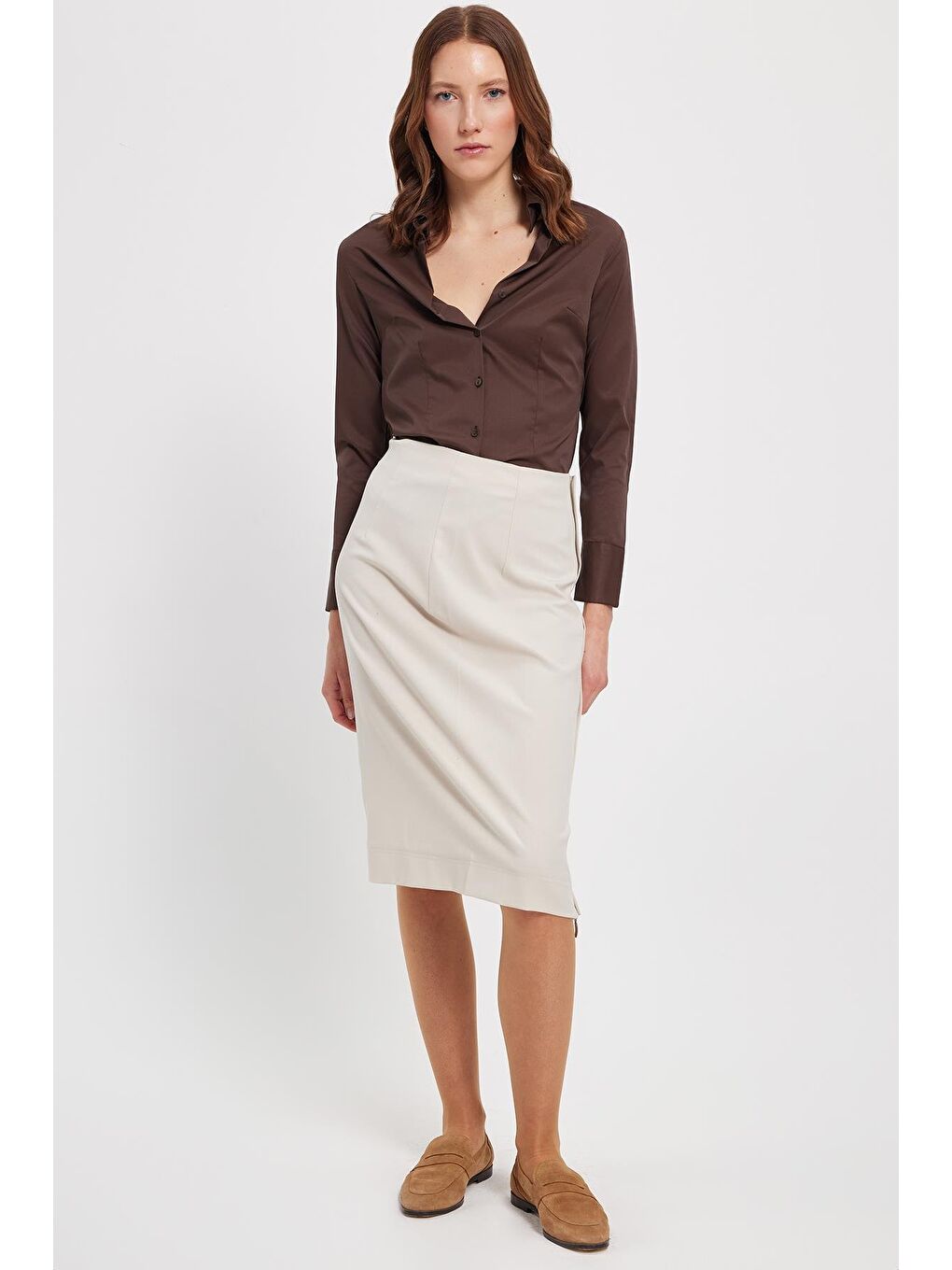 Kadın Slim Fit Dar Kesim Pensli Vucüda Oturan Klasik Yaka Uzun Kollu Elastanlı Kahverengi Gömlek-2