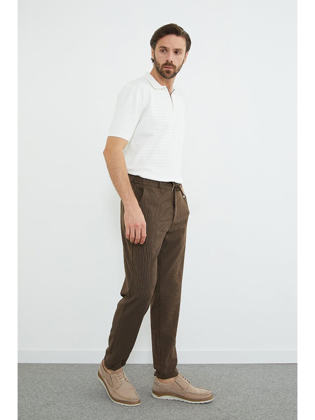 Kahverengi Çizgili Duble Paça Beli Bağlamalı Pantolon-4