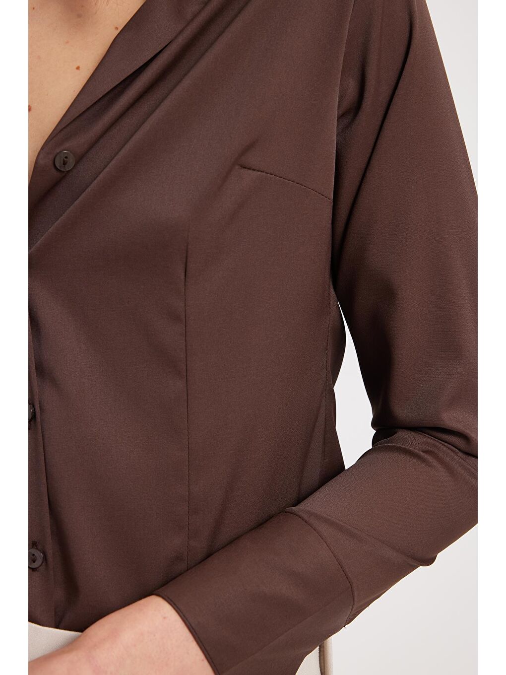 Kadın Slim Fit Dar Kesim Pensli Vucüda Oturan Klasik Yaka Uzun Kollu Elastanlı Kahverengi Gömlek-4