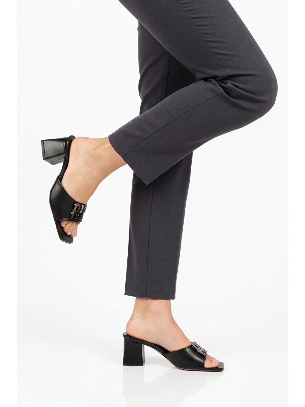 Siyah Hafif Kadın Topuklu Terlik 467060 Z