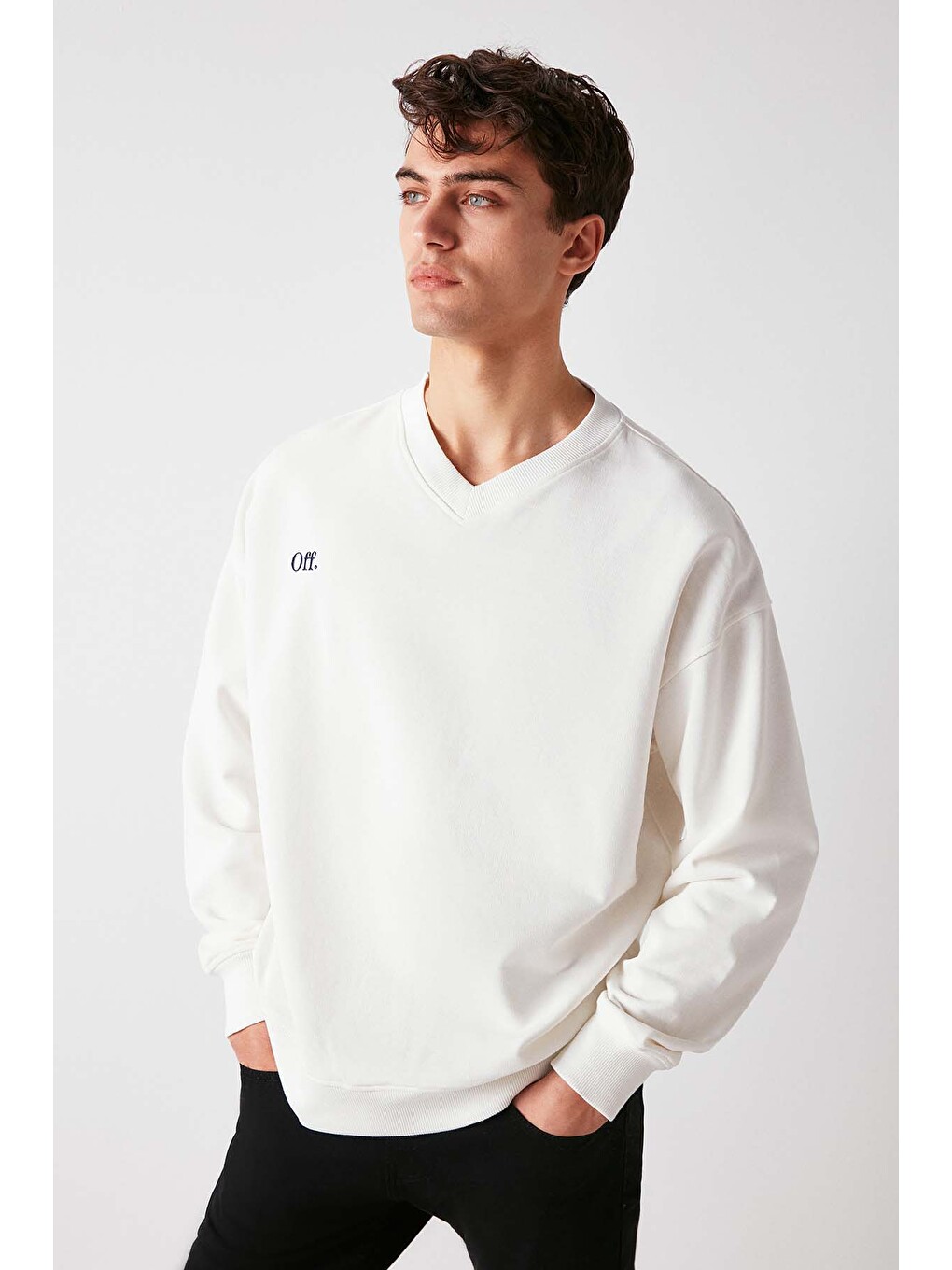 Off Erkek Organik Pamuklu Yazı Nakış Detaylı V Yakalı Içi Polarsız Oversize Beyaz Sweatshirt