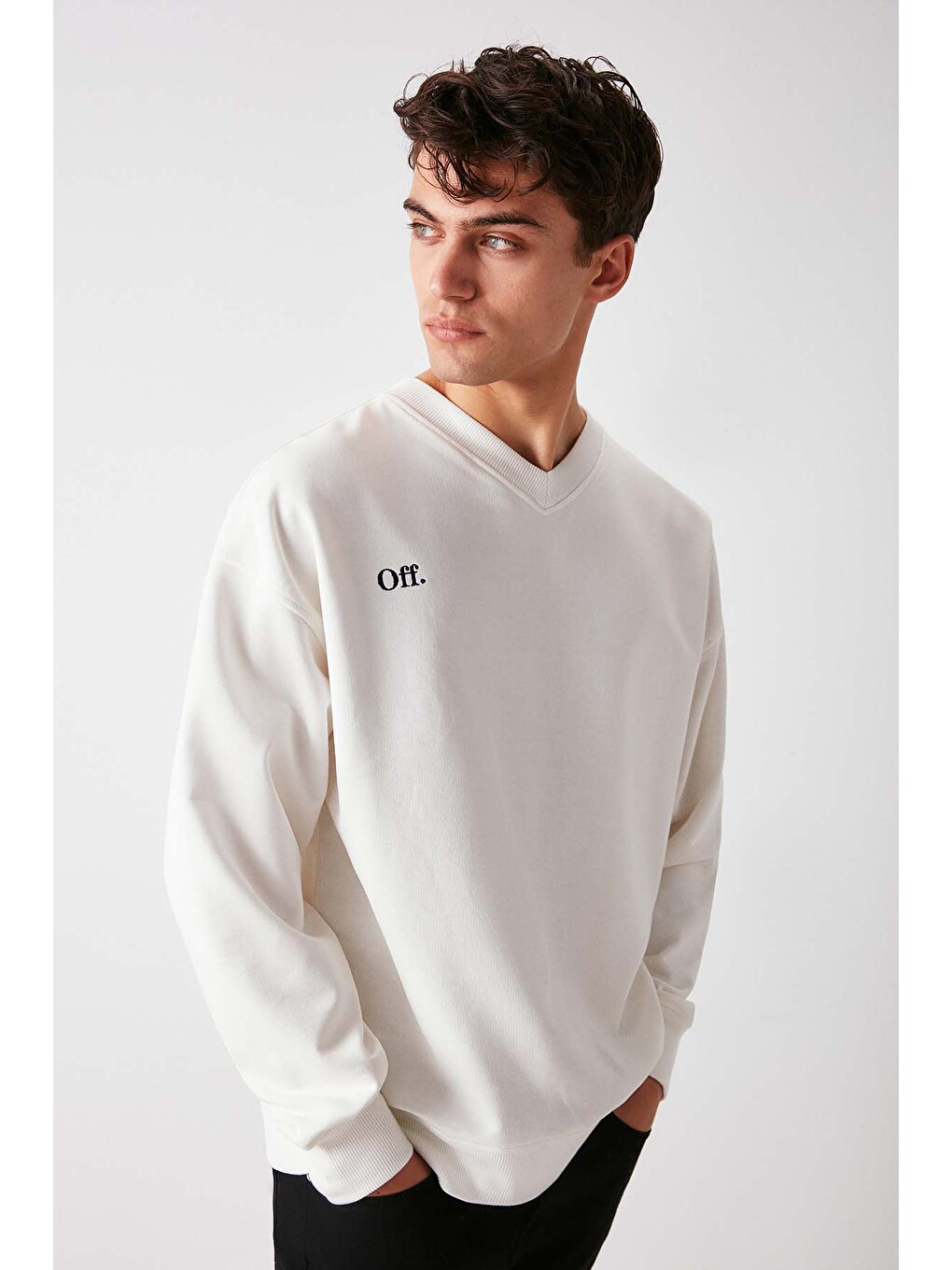 Off Erkek Organik Pamuklu Yazı Nakış Detaylı V Yakalı Içi Polarsız Oversize Beyaz Sweatshirt-2