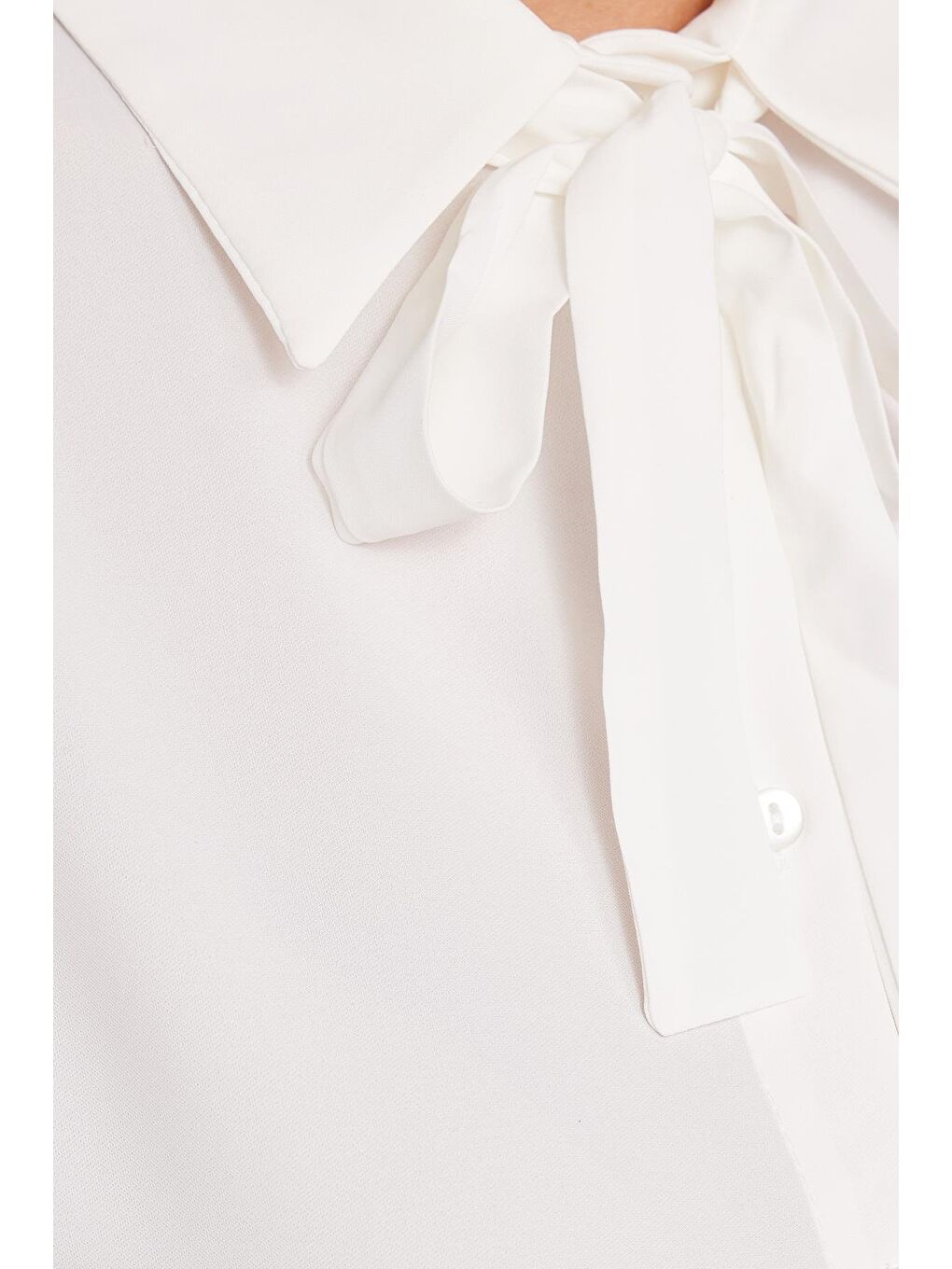 Kadın Standart Fit Normal Kesim Fiyonklu Beyaz Gömlek-5