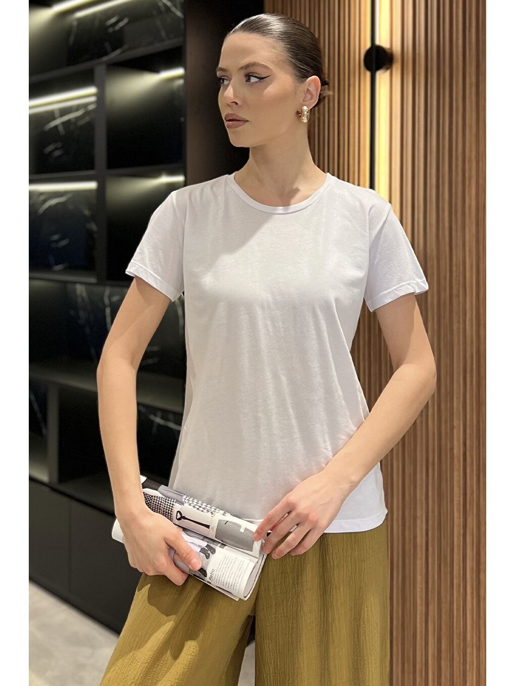 Beyaz Kadın Bisiklet Yaka Basic Tişört