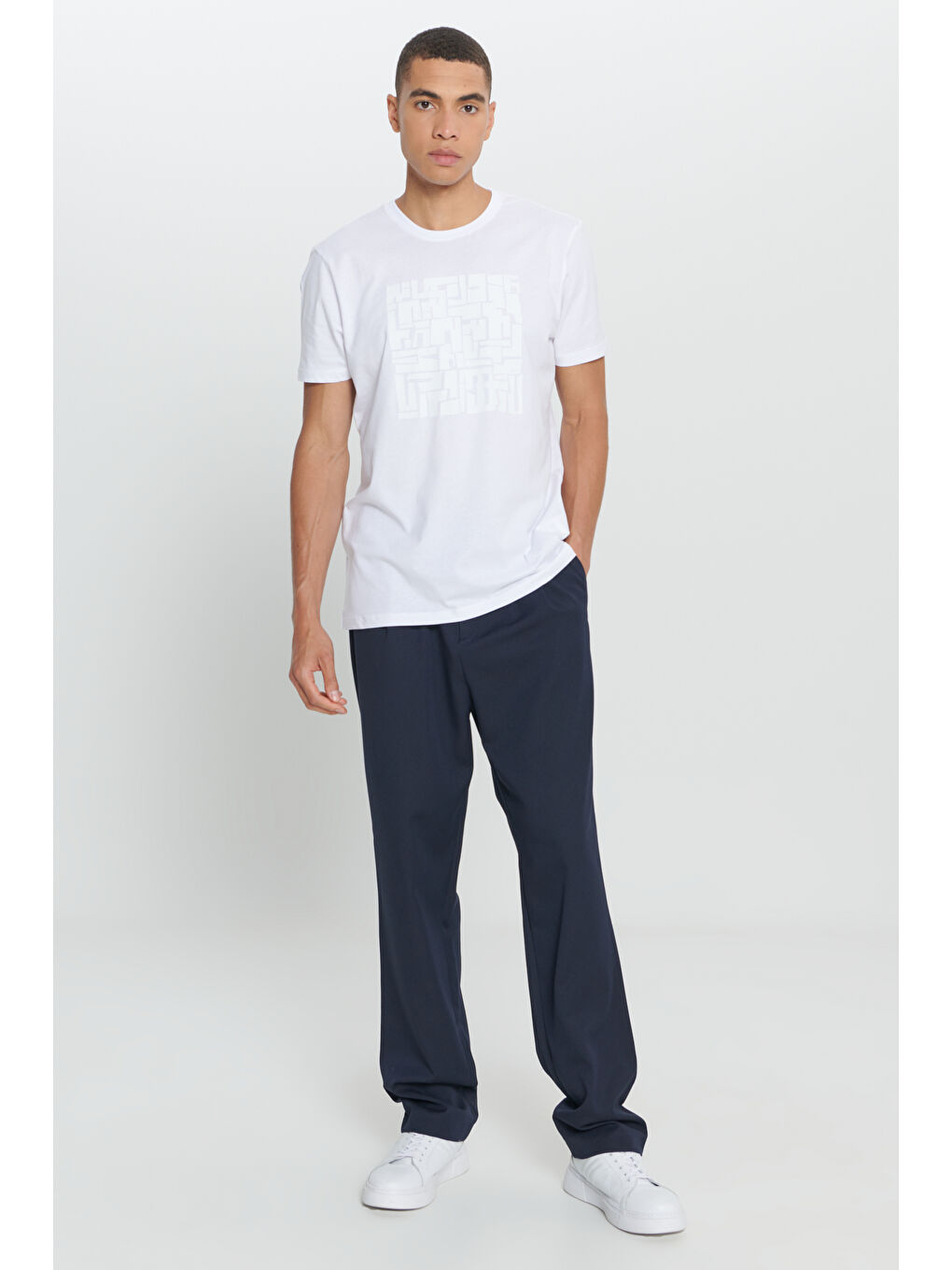 Erkek Beyaz Standart Fit Normal Kesim %100 Pamuk Baskılı Bisiklet Yaka Tişört-1