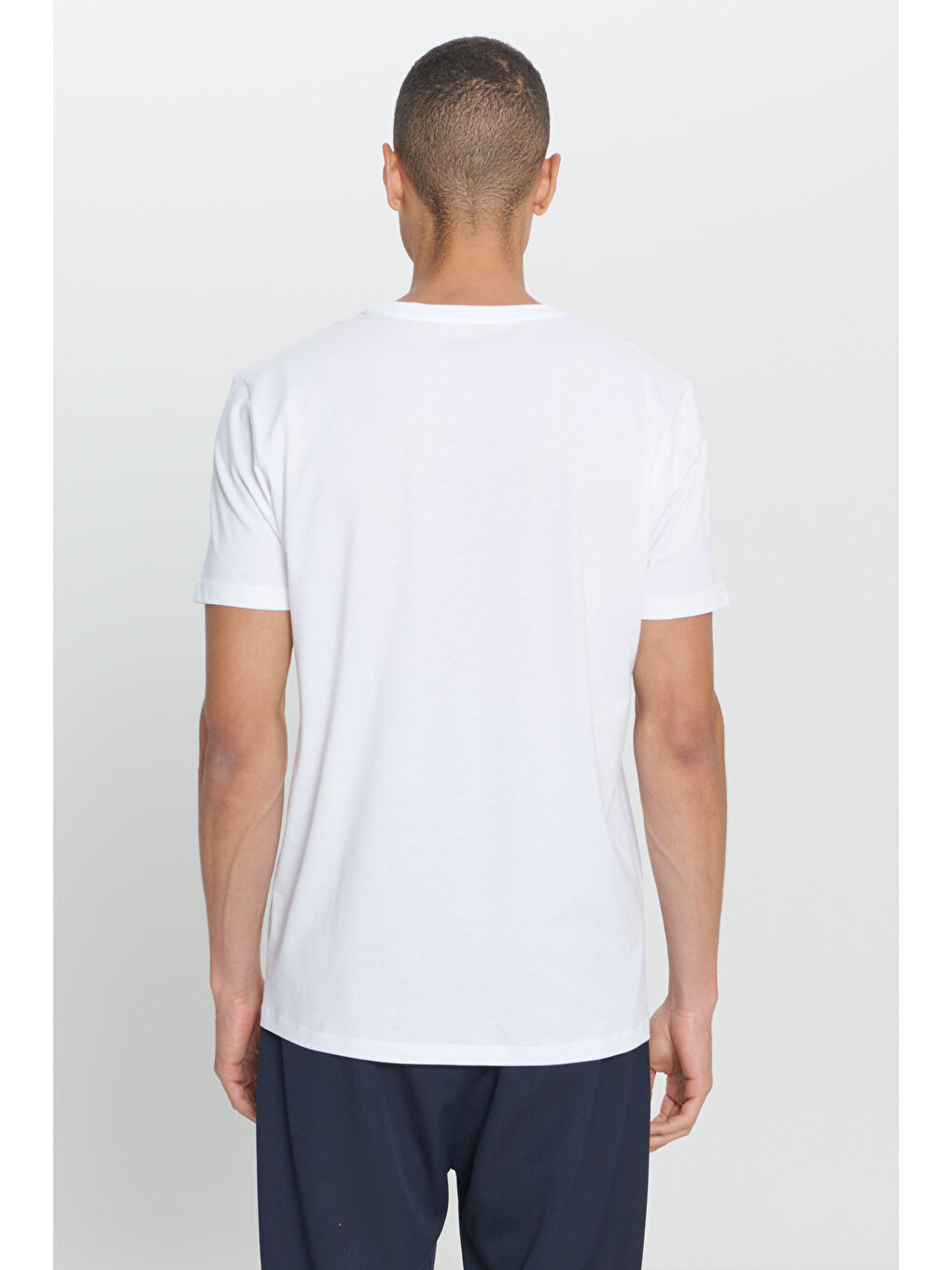 Erkek Beyaz Standart Fit Normal Kesim %100 Pamuk Baskılı Bisiklet Yaka Tişört-4