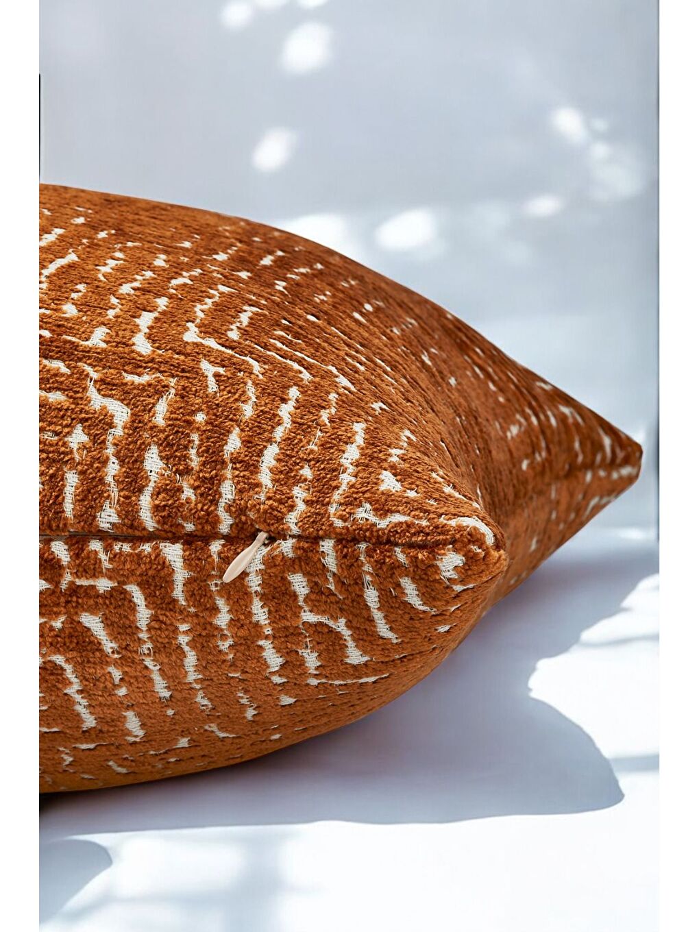 Kahverengi Labirent Desenli Kiremit Dokuma Kırlent Kılıfı 43x43 cm-1