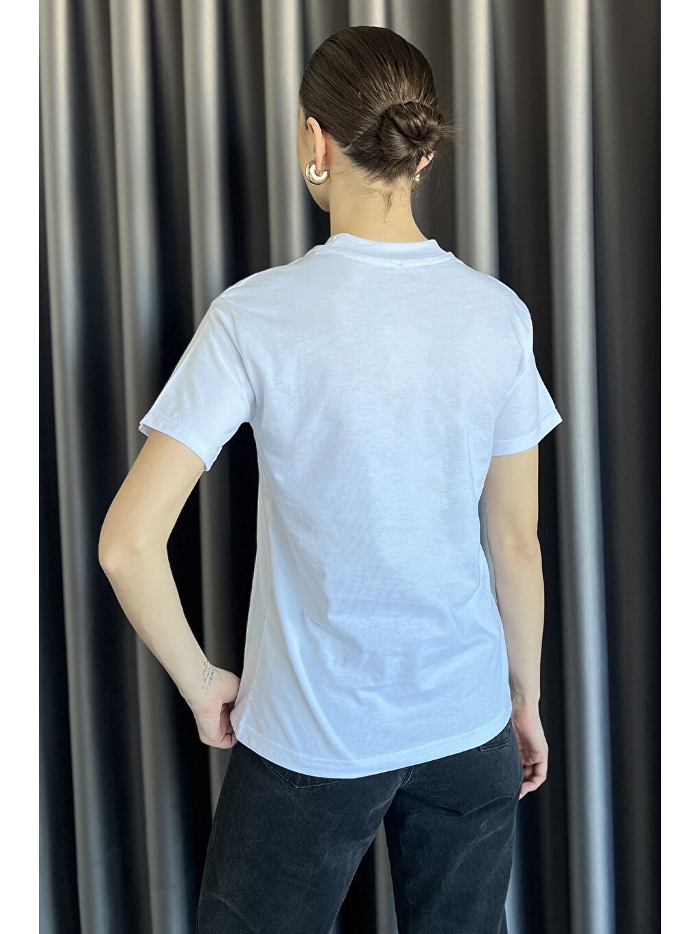 Beyaz Dik Yaka Kadın Tişört-2